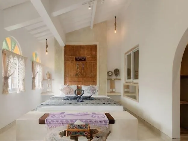 Pabuan Villa, Private & Ethnic *