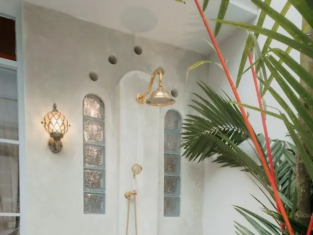 Pabuan Villa, Private & Ethnic