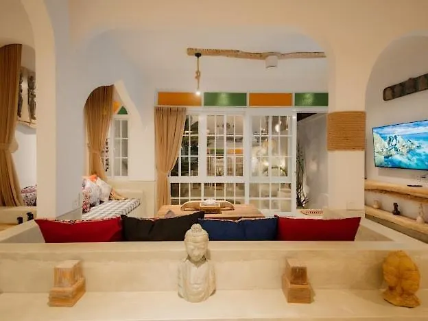 Pabuan Villa, Private & Ethnic