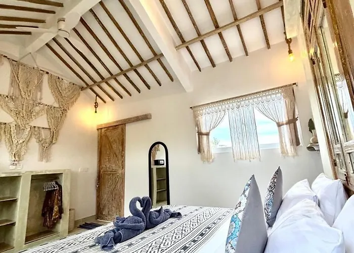Pabuan Villa, Private & Ethnic