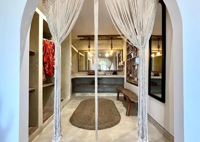Pabuan Villa, Private & Ethnic *